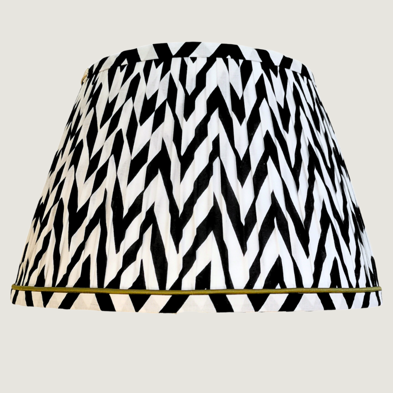 Black and White Chevron Lampshade (800 x 800 px)